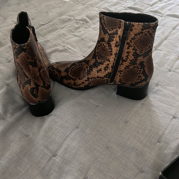 Beautiful snake leather Never Worn booties - Picture 4 of 7